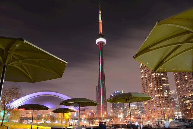 cn tower- best places to visit in toronto